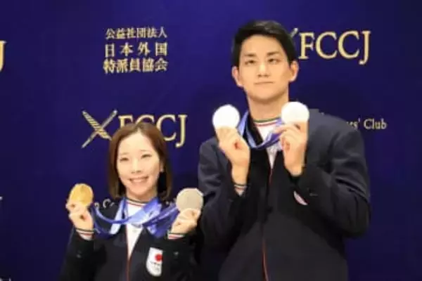 メダル入り荷物を空港に忘れるハプニングが起きていた　「りくりゅう」ペアが語った互いの「強みと弱点」