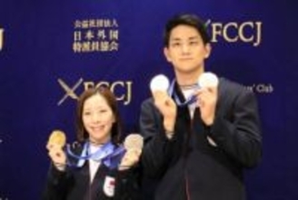 メダル入り荷物を空港に忘れるハプニングが起きていた　「りくりゅう」ペアが語った互いの「強みと弱点」