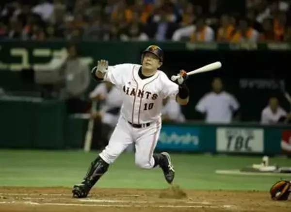 暴行容疑で逮捕の巨人・阿部慎之助監督　引退セレモニーでの家族ショット拡散「どうして」ファン悲嘆
