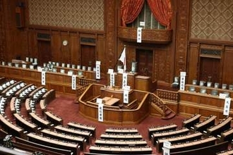 政党の駆け引きの材料になった「皇室典範」　静謐な議論どころではなく、衆議院を半日で通過