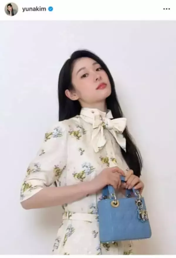 「地球上で最もかわいい」元フィギュア世界女王、35歳「最新CM」に悶絶...「演技も上手」「眼鏡姿も美しい」