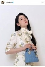 「地球上で最もかわいい」元フィギュア世界女王、35歳「最新CM」に悶絶...「演技も上手」「眼鏡姿も美しい」