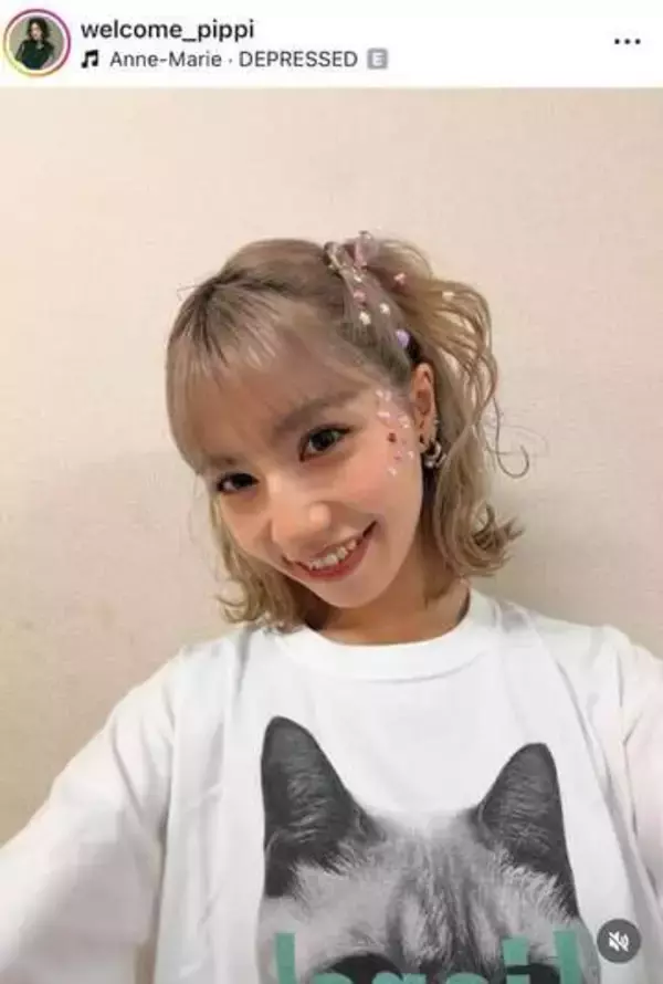 「リンダカラー∞」りなぴっぴ、へそ出しコーデで「激カワ」自撮り　「スタイル良すぎ」「マジで可愛すぎ」