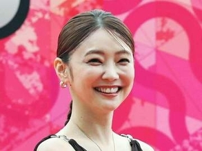 「度肝抜かれるわ」倉科カナが大胆肌みせ...黒ドレス姿に絶賛の嵐　「美女過ぎ」「背中も美しい」の声