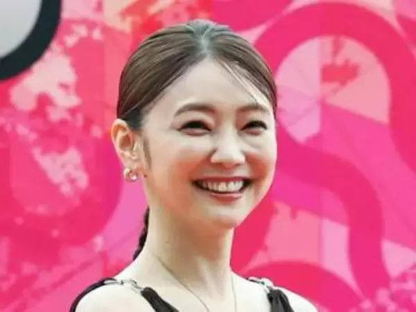 「度肝抜かれるわ」倉科カナが大胆肌みせ...黒ドレス姿に絶賛の嵐　「美女過ぎ」「背中も美しい」の声