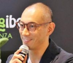 「麻央ママにそっくり」「すごいイケメン」大反響...市川團十郎の13歳長男・勸玄くん、東京タワー前でニッコリ