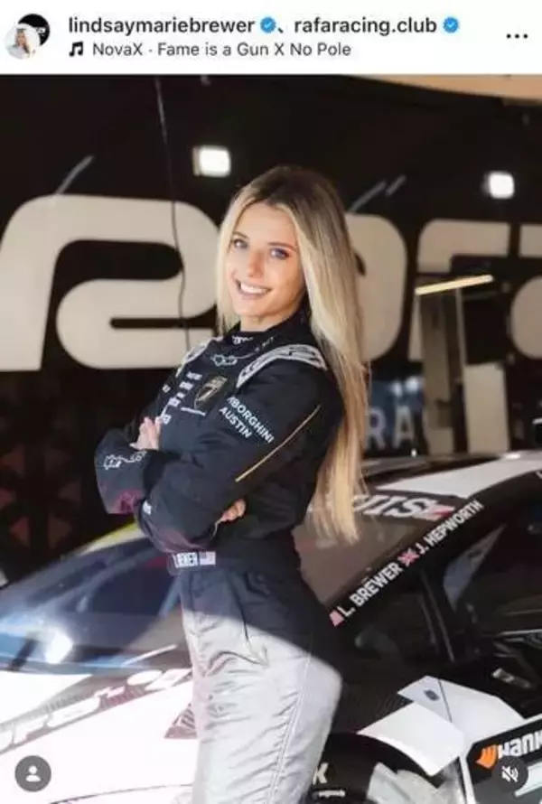 美女レーサーのリンジー・ブルワー、真っ赤なミニドレスで美貌ダダ漏れ...夜景をバックに　衝撃の神スタイル