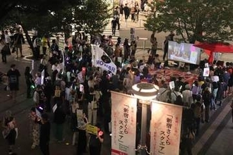 「戦争に加担したくない」「異常さを感じる」高市政権に新宿駅前でも抗議デモ　平和や反戦を求め
