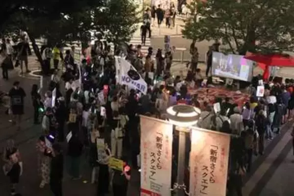 「戦争に加担したくない」「異常さを感じる」高市政権に新宿駅前でも抗議デモ　平和や反戦を求め