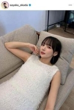 「役満ボディー」岡田紗佳、肩出しノースワンピで色気漂う横顔ショット　「か、可愛すぎます」「世界一可愛い」