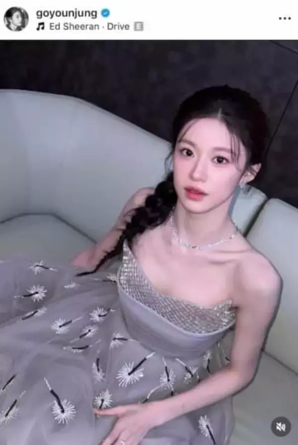 コ・ユンジョン、ミニ丈セットアップのコーデで色気ダダ漏れ　すらり神スタイルで衝撃の美貌ショット