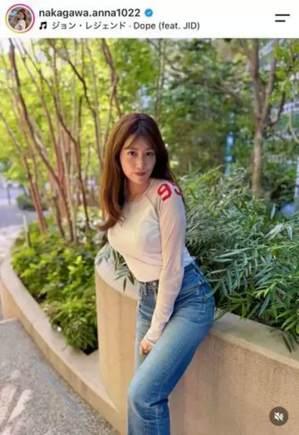 元NHK中川安奈アナ、肩出しノースリ×デニムの夏コーデにドキっ　「綺麗」「スタイル良過ぎ」いつもと雰囲気変わって