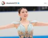 「紀平梨花、黒カーディガン×デニムのコーデで笑顔...氷上と雰囲気変わって　「めっちゃ可愛い」「ますます綺麗に」」の画像1