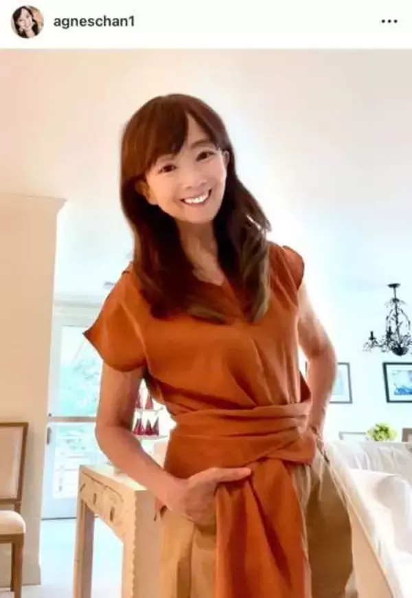 アグネス・チャン70歳、ショーパン姿で母校を訪問　変わらぬ美貌に反響...「若々しくて美しい」「学生みたい」