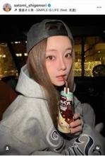 重盛さと美、ただただ美しい砂浜でのショット...色気にドキっ　「ますます綺麗に」「スーパー可愛い！！」