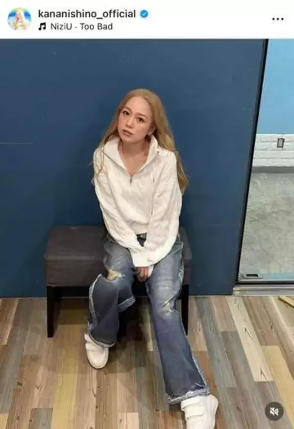 西野カナ、デニムのミニスカ×ミニ丈ツアーTシャツ姿で「激カワ」...へそピもキラリ　「可愛すぎ」「スタイル抜群」