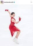 「フィギュア女子カミラ・ワリエワ、黒ミニワンピ×ヒールで...すらり神スタイル炸裂ショット　夜景をバックに」の画像1
