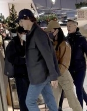 岸田文雄元首相がカナダのトルドー前首相とランチ　有名すぎる「パートナー」にネット驚愕