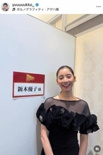 新木優子、ミニ丈黒ドレス×レースタイツで異次元スタイル...色気にドキっ　「本当に美しい」「最高に綺麗」