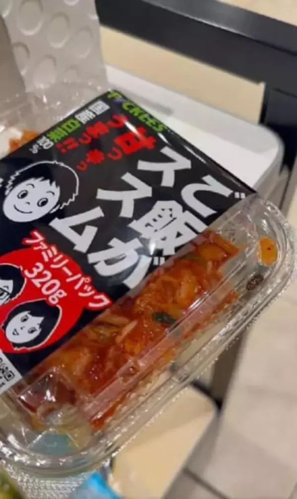 「キムチの容器内に虫混入」動画投稿で波紋　メーカー側「虫は容器の外側にいた」と反論も調査は継続