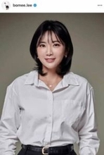 女子ゴルフのイ・ボミ、さわやか白ミニスカなびかせ...豪快ショット炸裂　美しいオーシャンビューのコースで