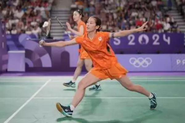 膝大ケガで手術の五輪メダリスト、松葉杖で「絶望」姿　家族がオフショ投稿「キツすぎて」「エレベーターで休憩中」