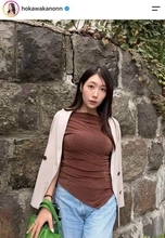 「パーフェクトスタイル」気象予報士・穂川果音　肩出しミニ丈コーデに「美脚」「まさに高嶺の花」