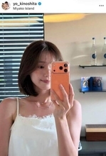 サッカー日本代表・佐野海舟との結婚公表で話題...木下桜、白キャミ＆まとめ髪で「激カワ」　「ワイン飲みながら星鑑賞」