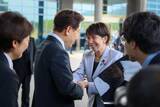 「内閣広報室、高市首相＆韓国・李在明大統領の仲良しメガネ2ショ公開　「すかさず拝借して、、、パチリ」」の画像1