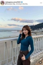 元NHK中川安奈アナ、ボルドーの光沢タイトワンピで色気ダダ漏れ　「艶やかさが炸裂」「美しすぎる」