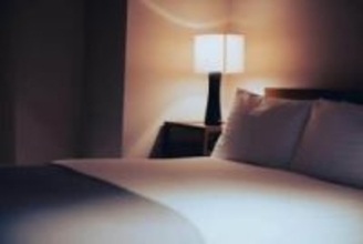 睡眠の悩みが「なんとなく不調」につながる？　症状トップ3は「疲れ・だるさ」「頭痛」「目の疲れ」　ツムラ調査