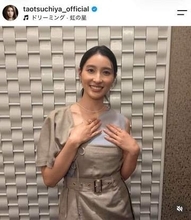 土屋太鳳、ピンクのワンショルダードレスで色気ダダ漏れ　「とっても綺麗」「輝くような美しさ」女神降臨ショット