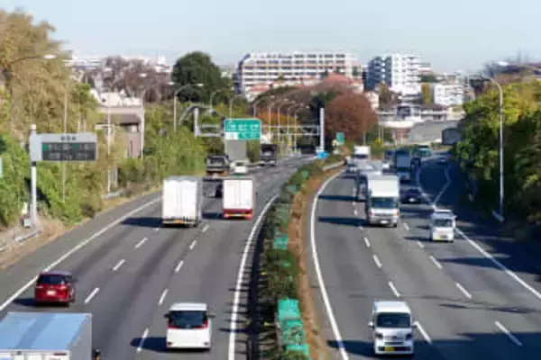 「これは酷い」「あり得ない」高速道路でタバコポイ捨て→火災に発展　NEXCOの衝撃動画...公開の狙いは