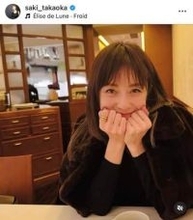 高岡早紀、ネイビーのロングワンピ×爆イケなサングラスで...圧倒的オーラ全開　「マジで美しい」「顔ちっちゃ」