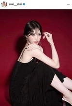 赤井沙希、黒ドレス姿で色気ダダ漏れ...神スタイル炸裂ショット　「エレガントで綺麗」「美しすぎ」