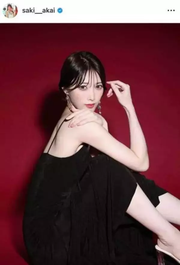 赤井沙希、黒ドレス姿で色気ダダ漏れ...神スタイル炸裂ショット　「エレガントで綺麗」「美しすぎ」