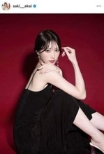 赤井沙希、黒ドレス姿で色気ダダ漏れ...神スタイル炸裂ショット　「エレガントで綺麗」「美しすぎ」