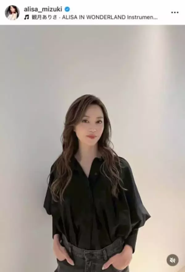 え？まさか？...観月ありさ、電車移動で向かった先は　「絶対目立つ」「背が高いし美しくてバレそう」