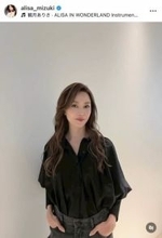 え？まさか？...観月ありさ、電車移動で向かった先は　「絶対目立つ」「背が高いし美しくてバレそう」