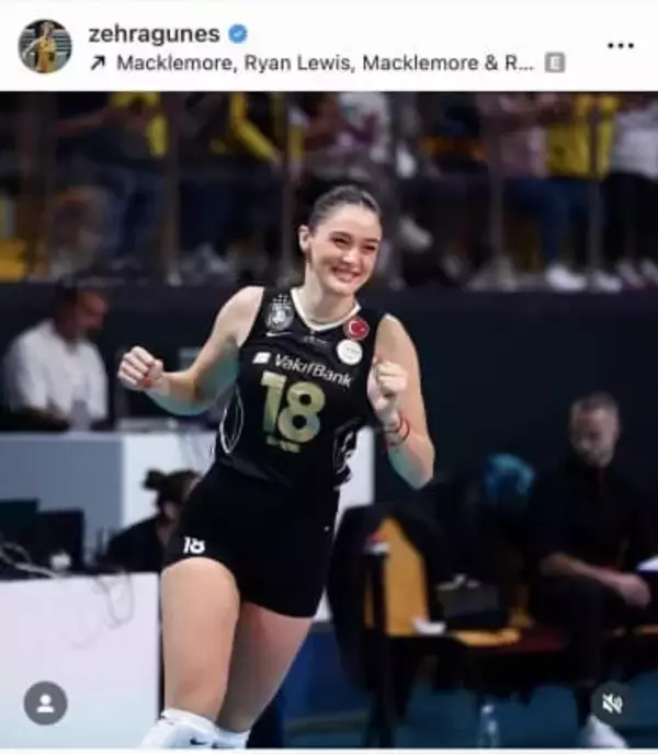 トルコ美女バレーボーラーのゼフラ・ギュネシュ、超ミニのフォーマルコーデで...198cm異次元スタイルの衝撃