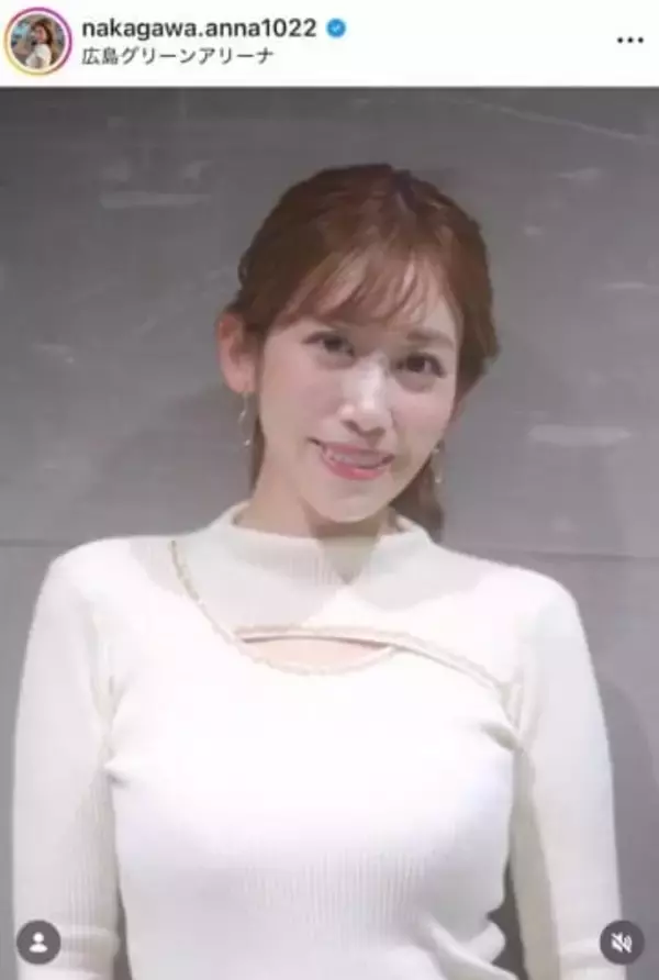 元NHK中川安奈アナ「人生初のサンタコスやってみました」　膝上ミニスカでドキっ...「可愛いすぎ」