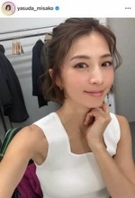 安田美沙子、ヘソ出しミニ丈Tシャツで笑顔「激カワ」...10年ぶりにバスケ　「めちゃスリム」「腹筋すごっ」