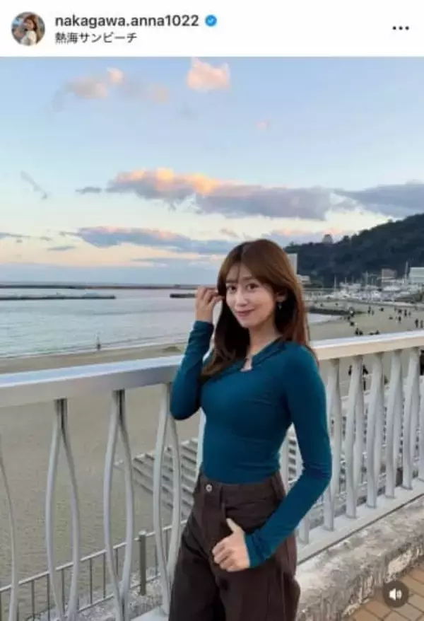 元NHK中川安奈アナ、膝上ミニ×ハイソのコーデで「えんじょいゴルフ」満喫　「ホワイトコーデ素敵」「爽やか」