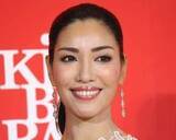 「カラスは春になると凶暴化　アンミカさん宅はカラスに監視され入り口に仲間が抗議に来る、お手上げ状態」の画像1