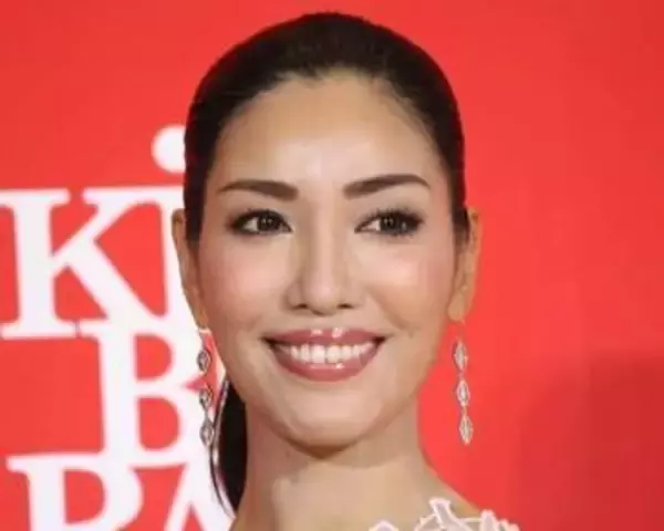 「カラスは春になると凶暴化　アンミカさん宅はカラスに監視され入り口に仲間が抗議に来る、お手上げ状態」の画像