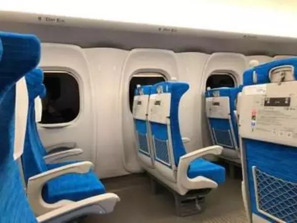 静かな新幹線車内で「カチャカチャ、ダダーン！」響くタイピング音　周囲も困惑「そんなに力いっぱい叩かなくても」