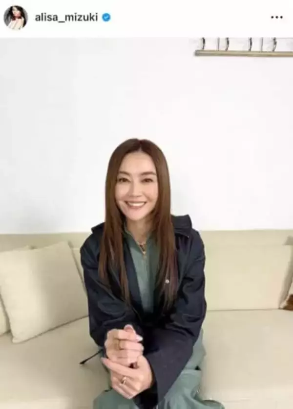 観月ありさ、黒スカート×レザージャケットで...夜景に負けない美貌ダダ漏れショット　「美しすぎ」