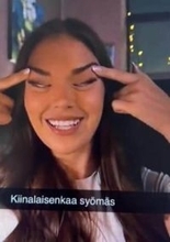 「つり目」写真騒動のミス・フィンランド、称号はく奪に　本人「意図せず」も...主催者「行動と責任は切り離せない」