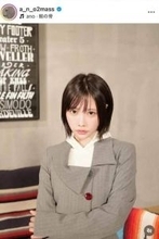 あのちゃん、肩出し真っ赤なロングドレスで雰囲気変わって　大人の色気ダダ漏れショットにドキっ