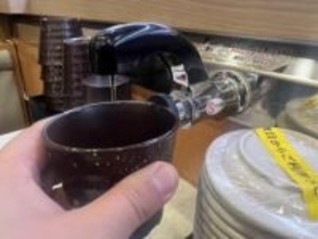 コップに水くむと「いつも油が浮いてる」投稿が波紋　はま寿司は事象特定に至らずも「手順順守を徹底」